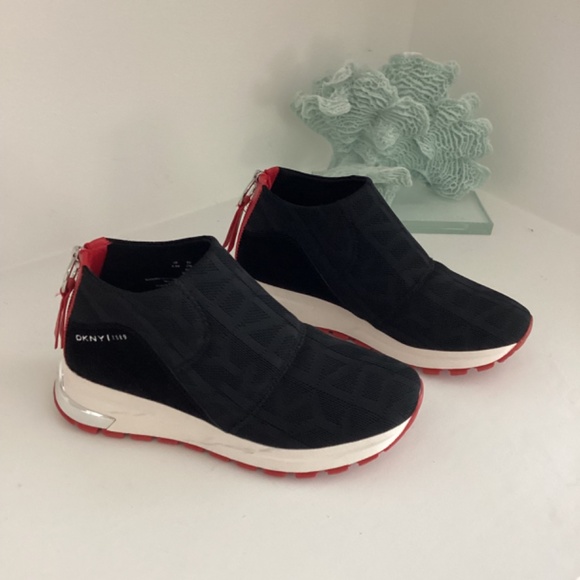 REDUCED DKNY Women’s Stretch knit fashion sneakers shoes  VARIOUS SIZES - Picture 3 of 10